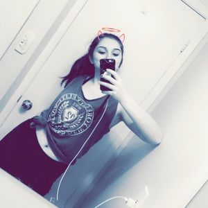 Meet your Posher, Brooke